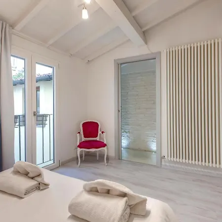 Apartment Victor By Mamo Florence